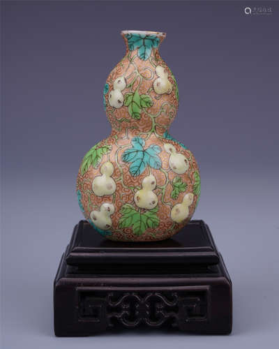 CHINESE PORCELAIN FAMILLE ROSE DOULBE GOURD SNUFF BOTTLE