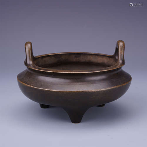 CHINESE BRONZE TRIPLE FEET ROUND CENSER