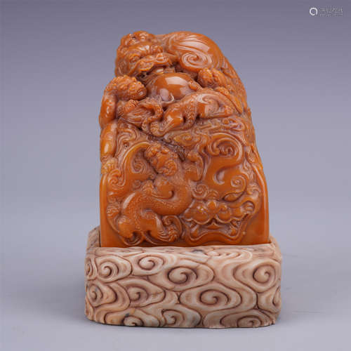 CHINESE TIANHUANG STONE DRAGON SEAL ON SOAPSTONE BASE