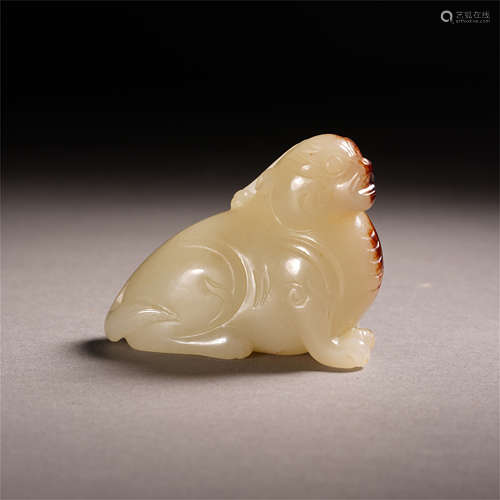 CHINESE JADE SEATED BEAST TABLE ITEM