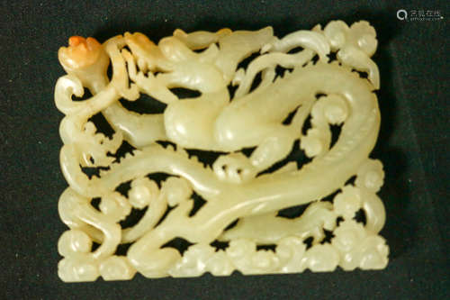 A WHITE JADE PENDANT WITH DRAGON PATTERN CARVED