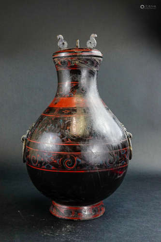 A LACQUERWARE AUSPICIOUS PATTERN POT WITH LID