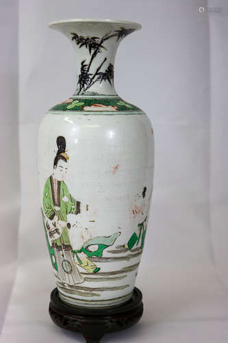 A QING DYNASTY WUCAI 'SANNIANGJIAOZI'GUANYIN VASE