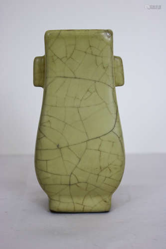 A GE GLAZE PIERECED-EAR VASE