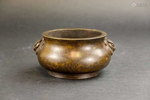 A DOUBLE BEAST EAR BRONZE CENSER WITH MARK