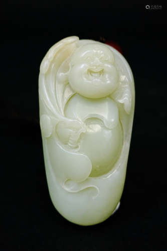 A HETIAN JADE ORNAMENT FIGURE OF BUDDHA