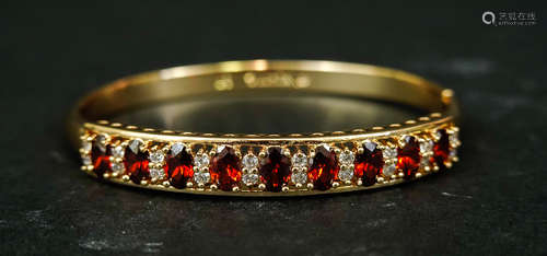 A BRACELET EMBEDED WITH GEM