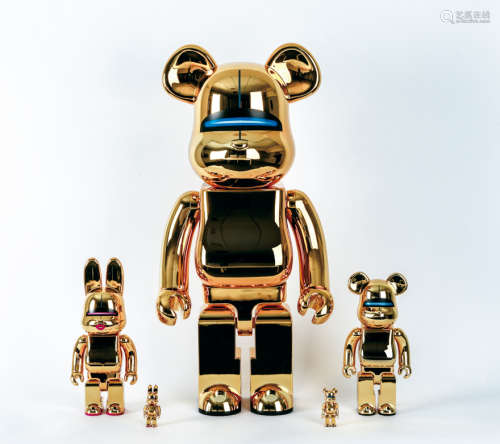 空山基 Sexy Robot Gold BE@RBRICK 1000%，Sexy Robot Gold BE@RBRICK 100% & 400%，Sexy Robot Gold R@BBRICK 100% & 400%
