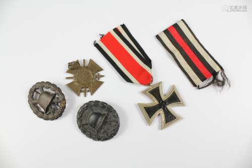 A German WWI Medal Group, including a WWI Honor Cross 1914-1918 and a Iron Cross 2nd Class on ribbon, with two WWI wound badge 3rd Class