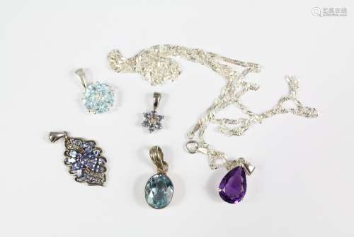 Miscellaneous Jewellery including semi-precious stone and silver pendants, approx 5