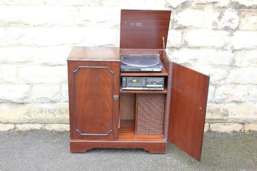 A Technics Radiogram Turntable; the cabinet radiogram being a Technics DC Servo Automatic Turntable System SL-JS1; the cupboard below has two drawers, accessories and two speakers