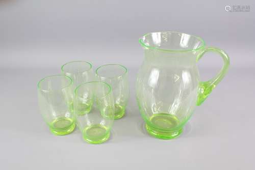 Green Glass Lemonade Jug with four tumblers, jug approx 20 cms h, tumblers approx 11 cms h