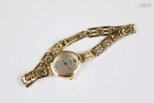 A Lady's 9ct Gold Accurist Wrist Watch