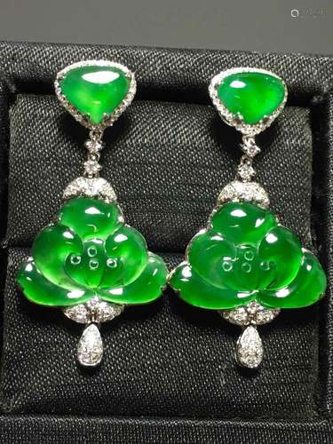 A PAIR OF GREEN JADEITE LOTUS EARDROPS