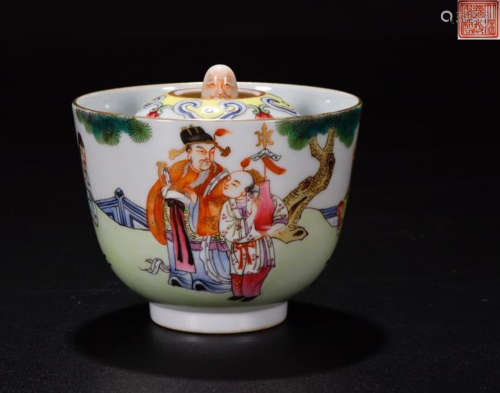 A DAOGUANG MARK FAMILLE ROSE CHARACTER STORY PATTERN CUP