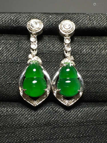 A ICY GREEN JADEITE CARVED GOURD EARDROP , TYPE A
