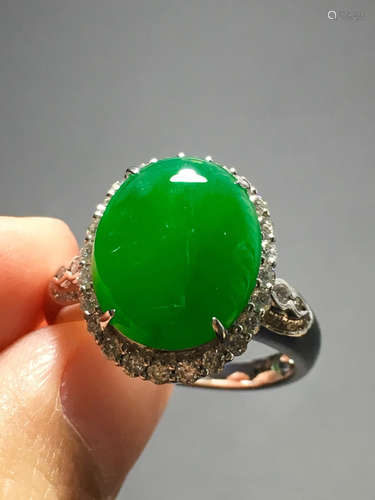 A ICY GREEN JADEITE CARVED CIRCLE  RING , TYPE A