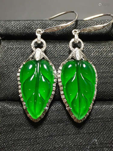 A ICY GREEN JADEITE CARVED LEAF EARDROP , TYPE A