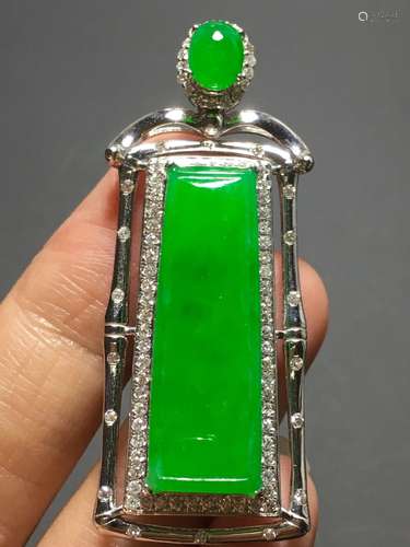 A GREEN JADEITE CARVED 'PINGANWUSHI' PENDANT