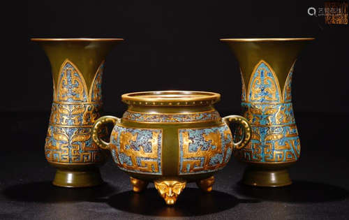 A SET OF QIANLONG MARK TEA GLAZE OUITLINE IN GOLD BEAST BASE OFFERINGS