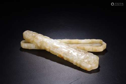 A HETIAN JADE GUQIN SHAPED INCENSE BOX