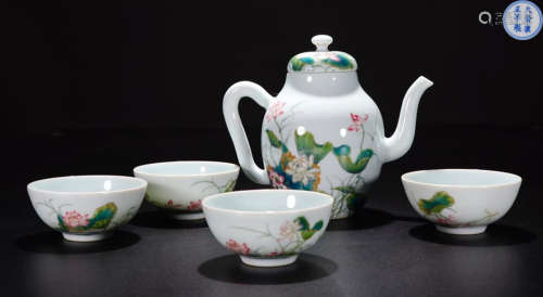 A SET OF YONGZHENG MARK FAMILLE ROSE FLOWER PATTERN POETRY TEA CUP SET