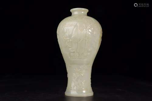 A HETIAN JADE 'FULUSHOU'PATTERN MEIPING VASE