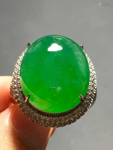 A ICY GREEN JADEITE CARVED CIRCLE  RING , TYPE A