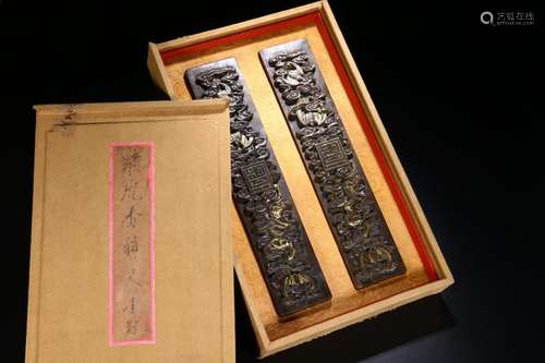 A QIANLONG MARK CHENXIANG WOOD 'SHOUFUSHUANGQUAN' PAPER WEIGHT