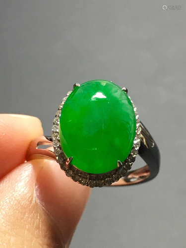 A ICY GREEN JADEITE CARVED CIRCLE  RING , TYPE A