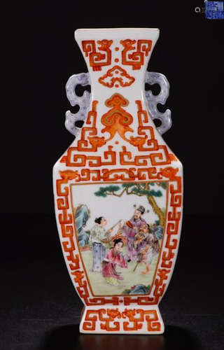 A QIANLONG MARK FAMILLE ROSE CHARACTER STORY PATTERN RED OUTLINE IN GOLD VASE WITH TWO EARS