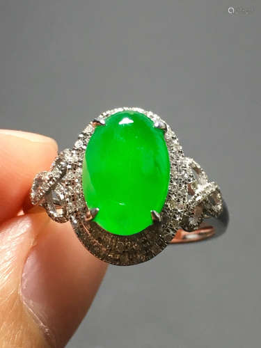 A ICY GREEN JADEITE CARVED CIRCLE  RING , TYPE A