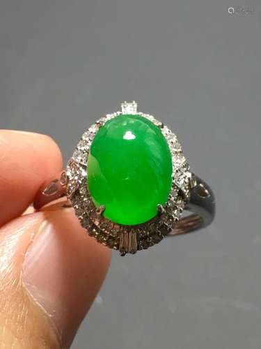 A GREEN JADEITE CARVED CIRCLE RING