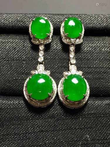 A PAIR OF GREEN JADEITE CARVED CIRCLE EARDROPS