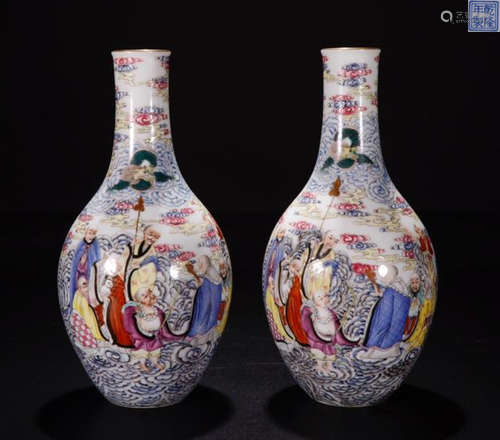 A QIANLONG MARK ENAMELED FLOWER AND EIGHTEEEN ARHATS PATTERN VASE