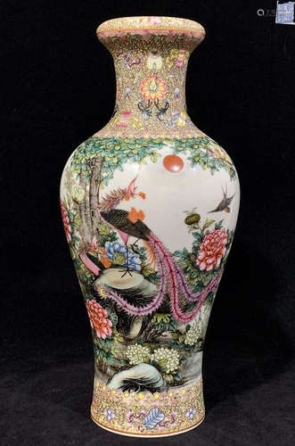 A QIANLONG MARK 'GUYUEXUAN' FLOWER AND BIRD PATTERN FISH TAIL SHAPED VASE