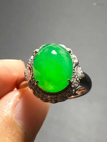 A ICY GREEN JADEITE CARVED CIRCLE  RING , TYPE A