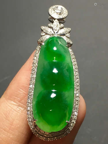 A ICY GREEN JADEITE CARVED BEAN PENDANT , TYPE A