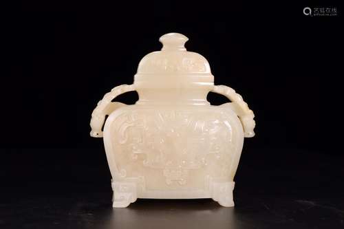 A HETIAN JADE CARVED  BREAST CENSER SHAPED ORNAMENT