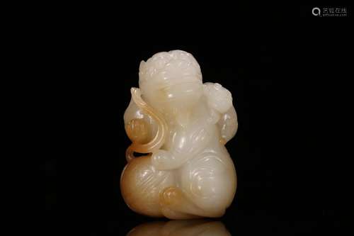 A HETIAN JADE BEAST SHAPED ORNAMENT