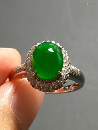 A GREEN JADEITE CARVED CIRCLE RING