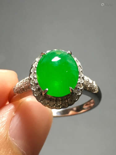 A ICY GREEN JADEITE CARVED CIRCLE  RING , TYPE A