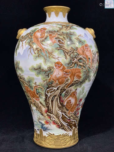 A YONGZHENG MARK CARVED GOLD EDGE MONKEYS PATTERN TWOEARS MEIPING VASE