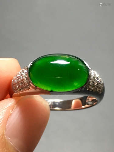 A ICY GREEN JADEITE CARVED CIRCLE  RING , TYPE A