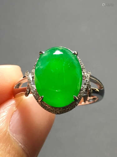 A ICY GREEN JADEITE CARVED CIRCLE  RING , TYPE A