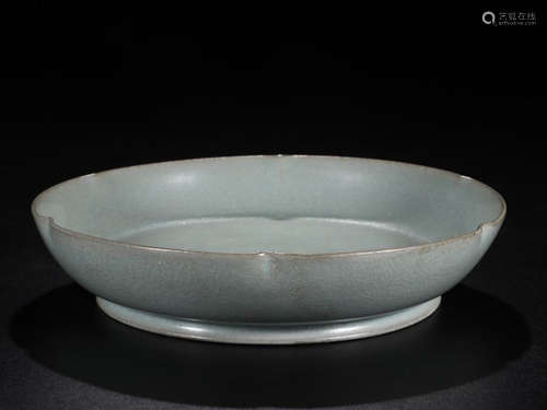 A RU YAO FLOWER SHAPE  PLATE