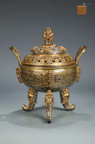 A QIANLONG MARK GILT BRONZE CENSER WITH DRAGON PATTERN