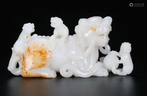 A HETIAN JADE LION CARVED ORNAMENT