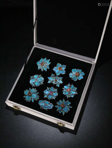 A SET OF GILT SILVER FLOWER SHEPED HAIR PINS