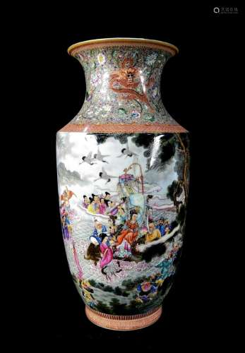 CHINESE FAMILLE ROSE PORCELAIN VASE